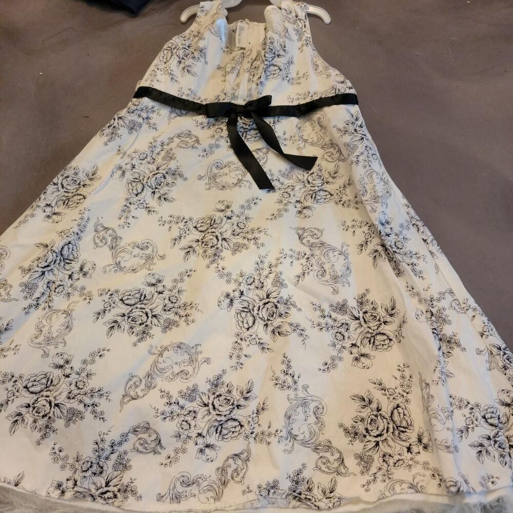 Bonnie-jean Grey and White Dress
